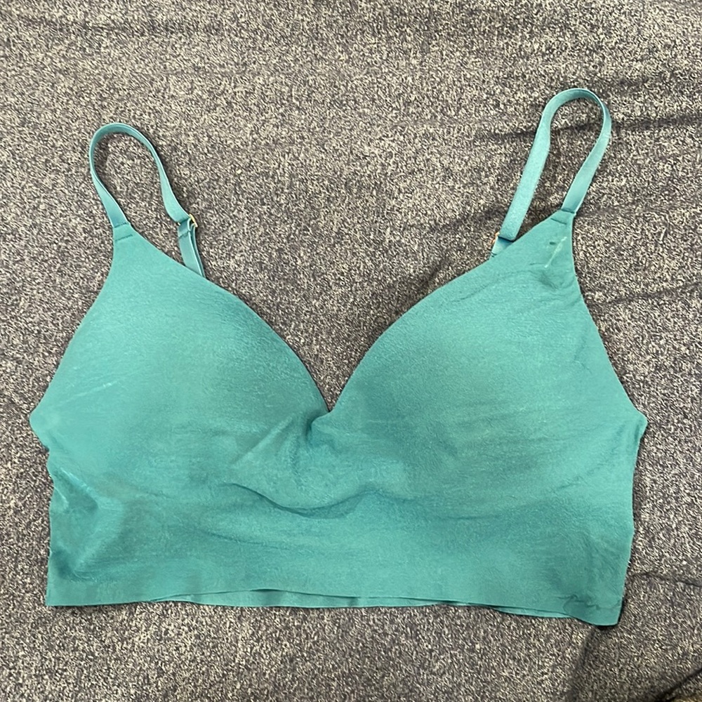 Victoria’s Secrer Wireless Push-Up Medium